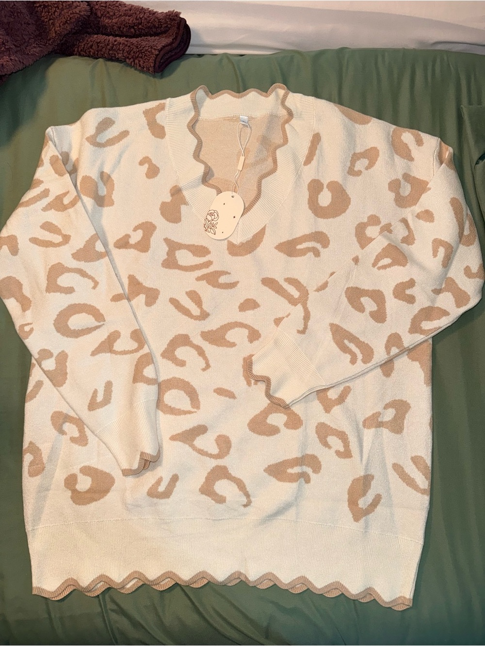 Super Soft knit V-Neck Sweater in Cream & Tan